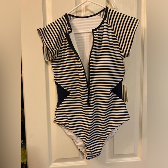 Carve Designs All Day One Piece Swimsuit - Picture 4 of 7